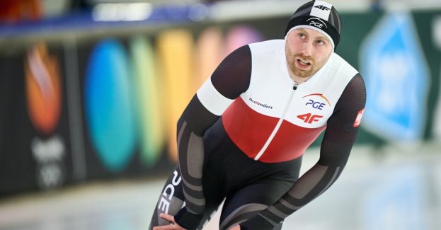 Damian Żurek zajął drugie miejsce w biegu na dystansie 1000 metrów podczas inauguracyjnego Pucharu Świata w łyżwiarstwie szybkim w Salt Lake City. Dla Polaka to pierwsze wywalczone indywidualnie srebro PŚ. W sobotę za oceanem kolejna szansa na medale biało-czerwonych.